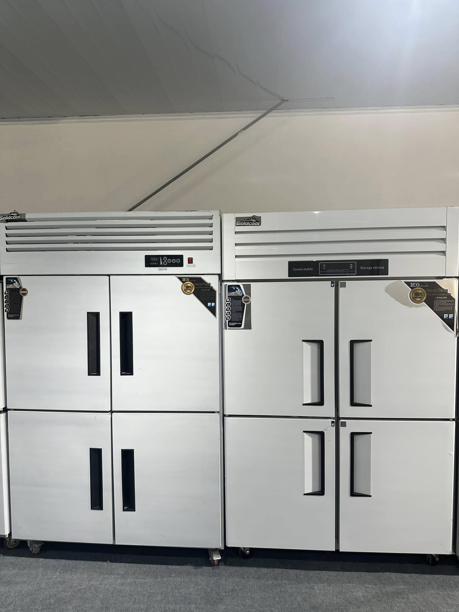 Tủ đông đứng 4 cánh
